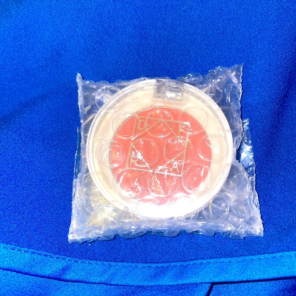 NEW!! OFRA Pressed Blush In Candy Apple - Picture 5 of 5